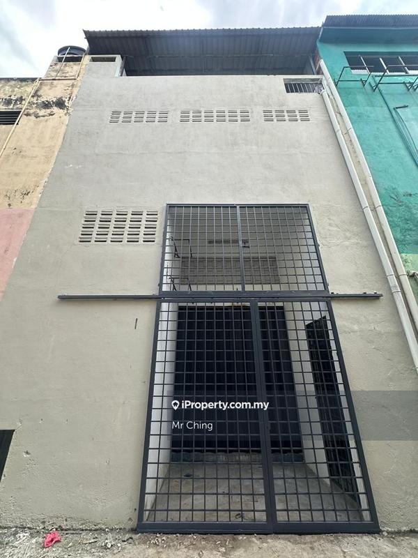 Kilang Teres untuk Disewa di Taman Sri Serdang, Seri Kembangan oleh Mr Ching - iProperty.com.my