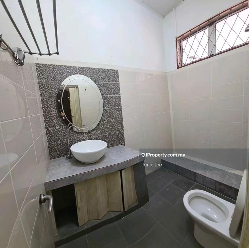 Semi-Detached House for Sale in Taman Chi Liung, Klang by Janie Lee - Bathroom - iProperty.com.my