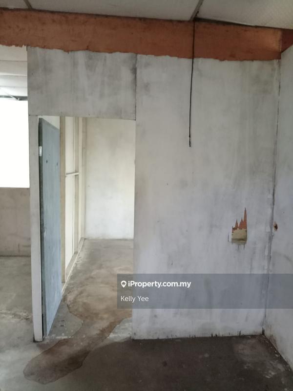 For Rent - 1.5 Storey Light Industrial Shoplot @ Taman Perindustrian Ringan Usahajaya for Rent