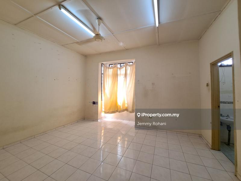 Rumah Berangkai 2 Tingkat untuk Dijual di BBN, Nilai oleh Jemmy Rohani - iProperty.com.my