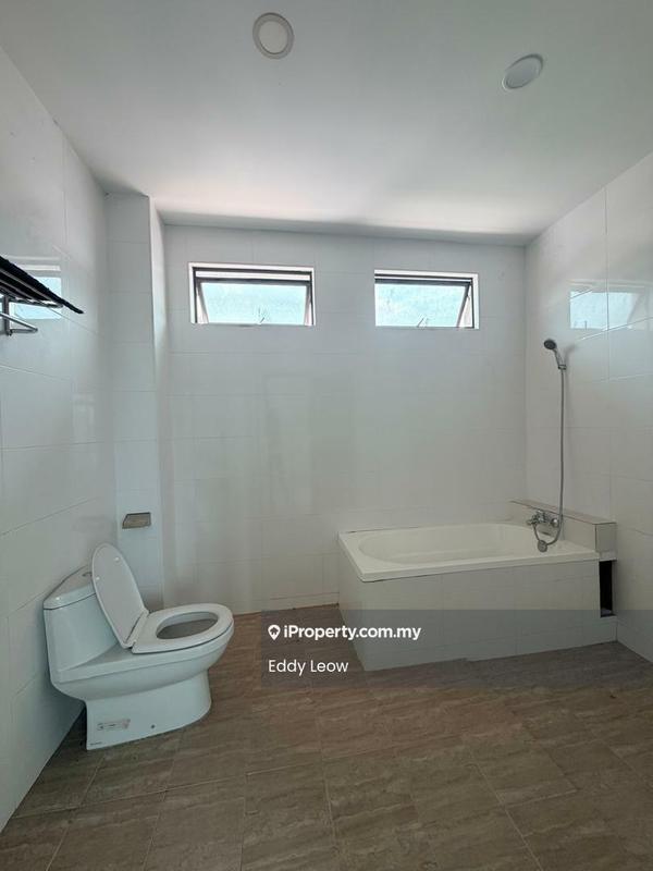 Rumah Berangkai 3 Tingkat untuk Dijual di Taman Limbongan Indah, Melaka City oleh Eddy Leow - Bathroom - iProperty.com.my