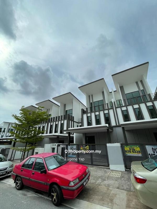 Rumah Teres 3-Tingkat untuk Dijual di Bukit Rahman Putra, Sungai Buloh oleh Eugene Yap - iProperty.com.my
