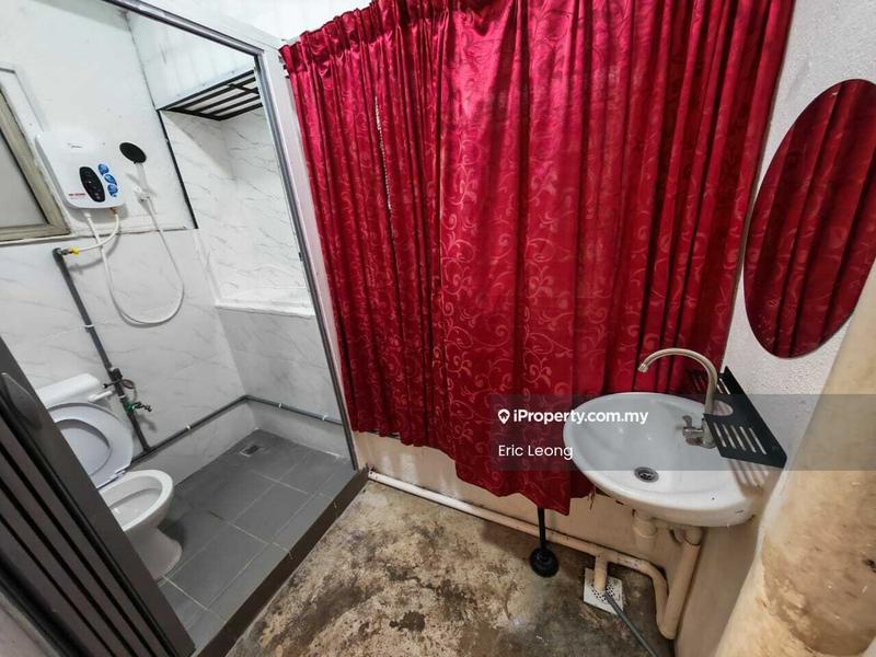 Apartment for Rent in Intan Apartment by Eric Leong - Bathroom - iProperty.com.my
