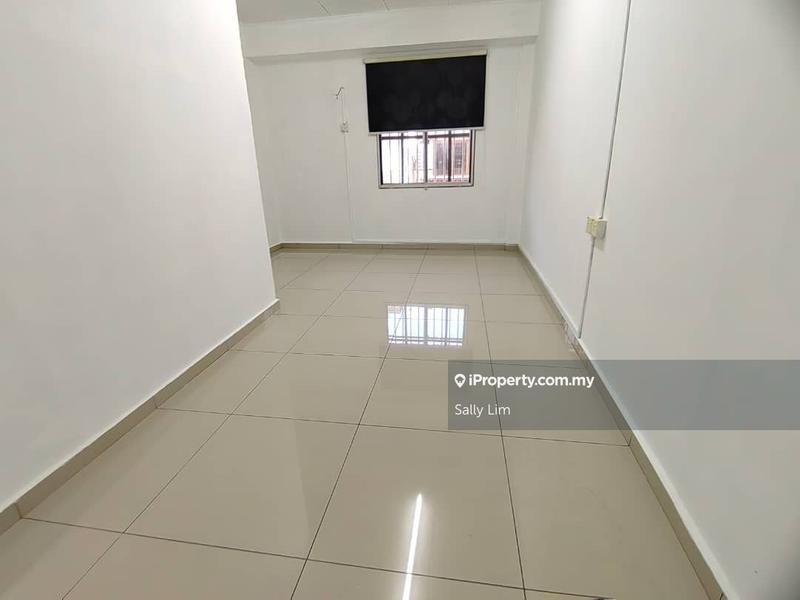 Rumah Teres 2-Tingkat untuk Dijual di Serdang, Seri Kembangan oleh Sally Lim - iProperty.com.my
