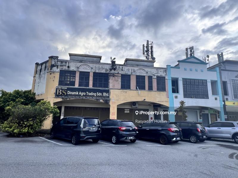 For Rent - Desa Casuarina Desa Melati Nilai Spring Ground Floor Corner BESAR