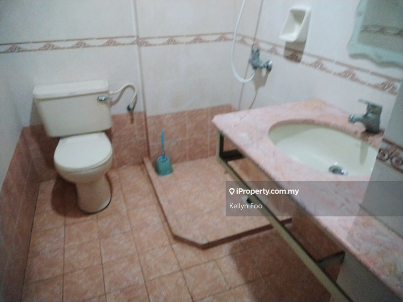 Condominium for Sale in Cheng Heights by Kellyn Foo - iProperty.com.my