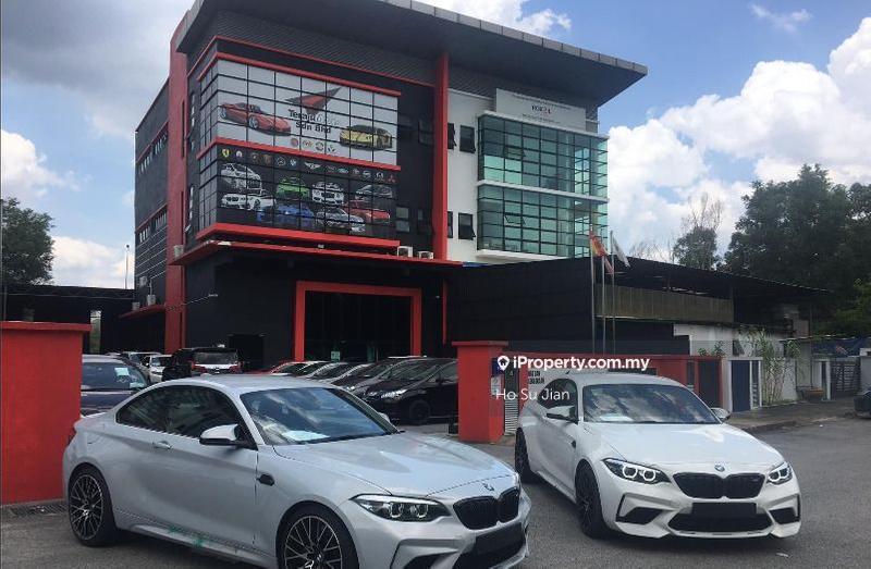 For Sale - Near to Glenmarie, Seksyen 26 Shah Alam 3 storey Semi D for sale!