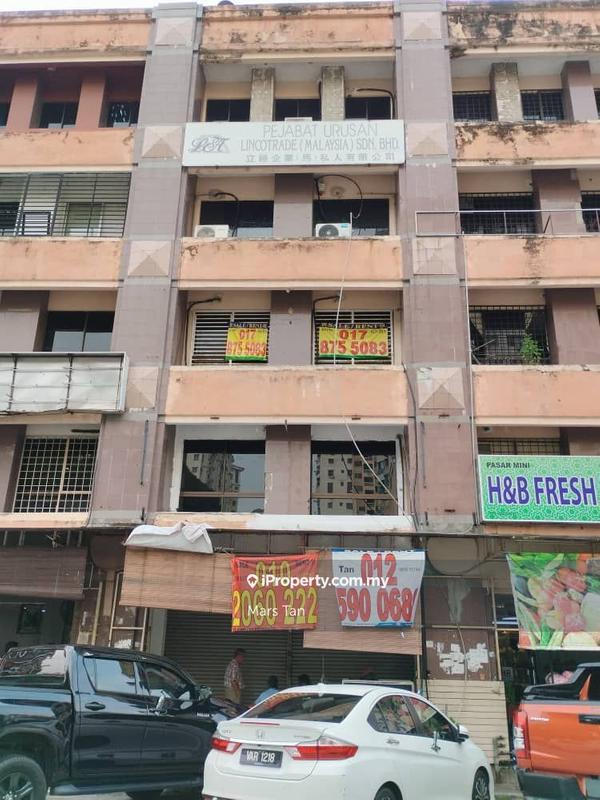For Rent - Facing Main Road / Mezzanine Floor【 Ground Floor Shop 】Wangsa Permai, Kepong