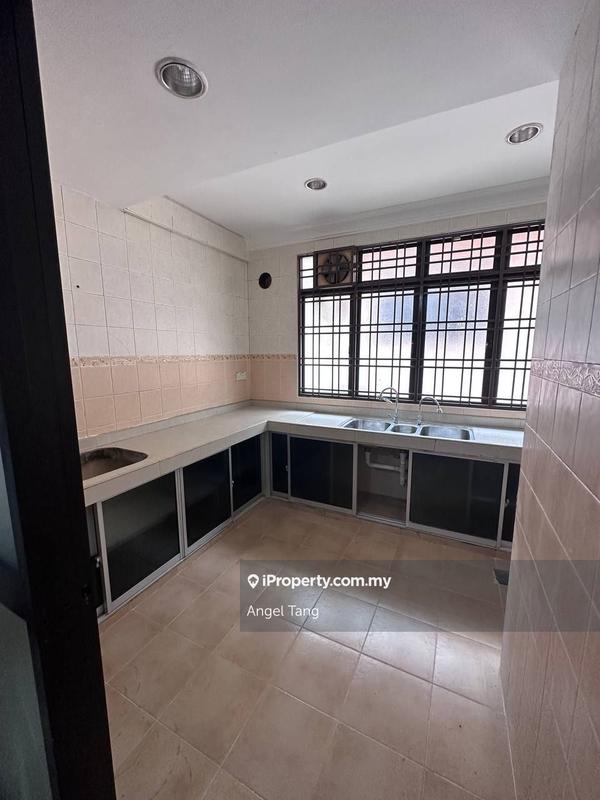Rumah Berangkai 2.5 Tingkat untuk Dijual di BU 6,Near park, Bandar Utama, Ample parking, Bandar Utama oleh Angel Tang - iProperty.com.my