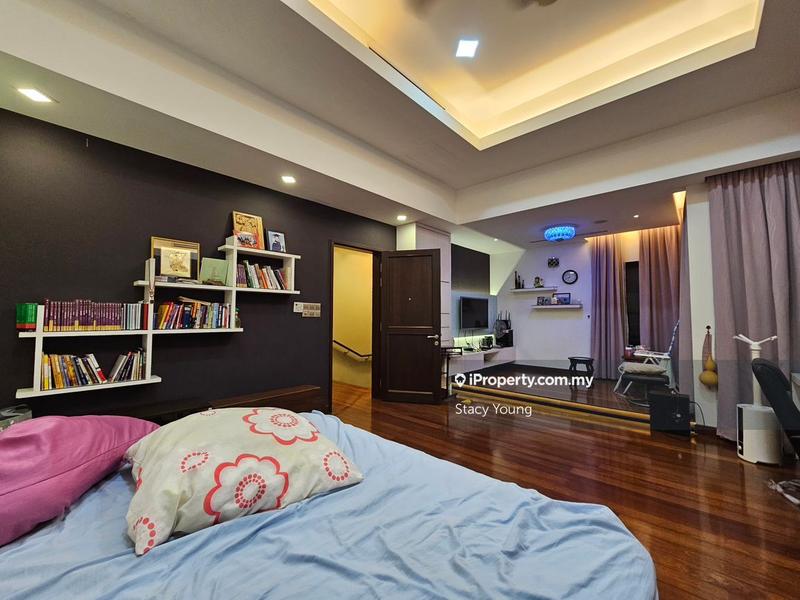 Bungalow House for Sale in Taman Bukit Serdang, Seri Kembangan by Stacy Young - iProperty.com.my