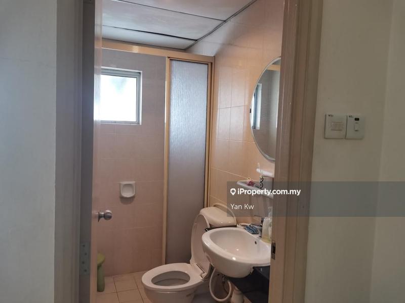 Service Residence for Sale in Dorchester by Yan Kw - iProperty.com.my