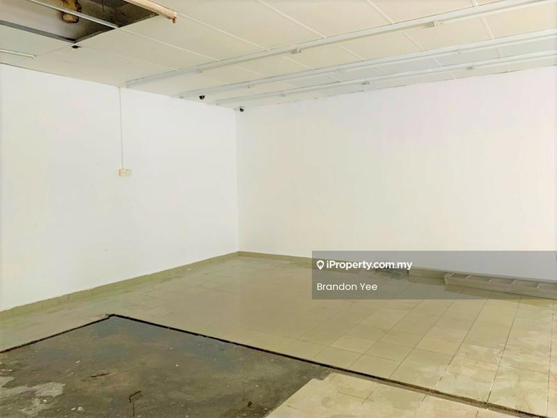Kedai untuk Dijual di Bandar Putra Permai, Seri Kembangan oleh Brandon Yee - Interior - iProperty.com.my