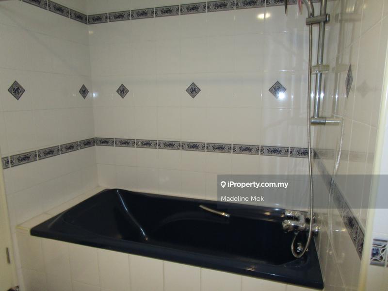 Condominium for Sale in Impian Emas by Madeline Mok - Master Bathroom Tub - iProperty.com.my
