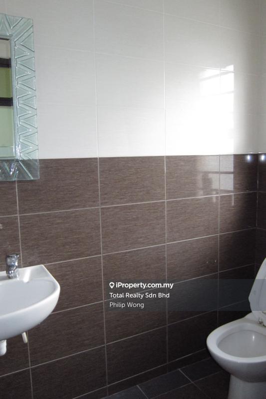 Rumah Teres 2-Tingkat untuk Dijual di Taman Bukit Serdang, Seri Kembangan oleh Philip Wong - iProperty.com.my