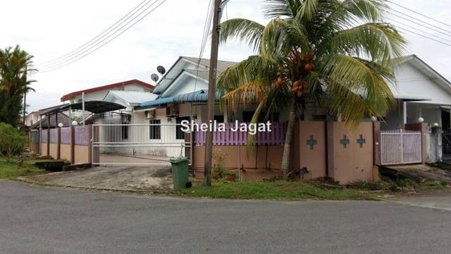 Holiday Park Miri 1 Sty Terrace Link House 4 Bedrooms For Sale Iproperty Com My