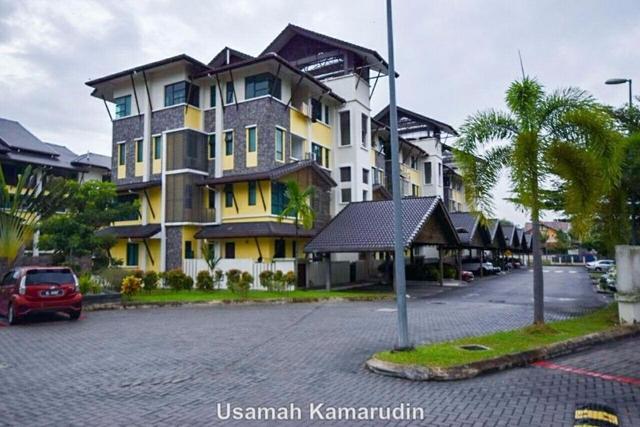 Avenue Two Lake Valley Cheras Intermediate Townhouse 4 Bedrooms For Sale Iproperty Com My