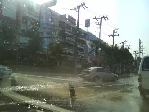 ท่วมอ่อนนุช แยกศรีนครินทร์