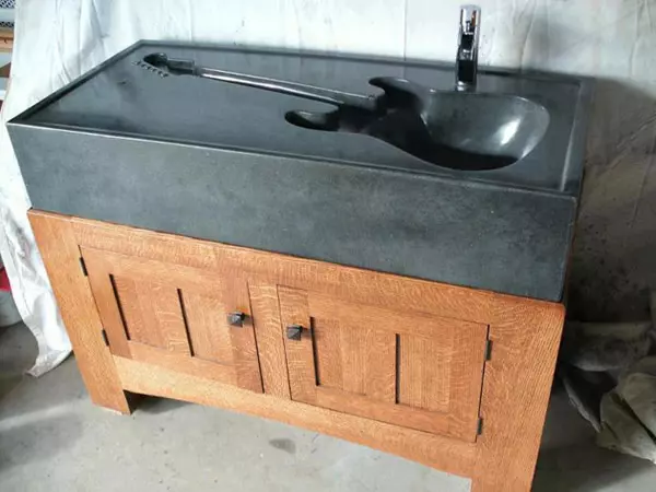 Guitar-sink-1
