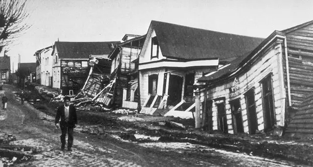 Chile_Valdivia_after_earthquake,_1960