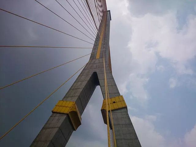 Rama_VIII_Bridge's_Pylon