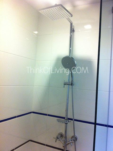 บ้านแสนคราม Shower