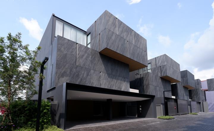 Motif Sukhumvit-Bangna (โมทีฟ สุขุมวิท-บางนา) Pool Villa 3 ชั้น โซนแบริ่ง ออกแบบเป็นส่วนตัวสูง จาก Motif Development