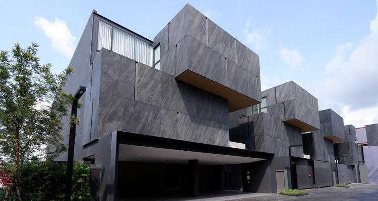 Motif Sukhumvit-Bangna (โมทีฟ สุขุมวิท-บางนา) Pool Villa 3 ชั้น โซนแบริ่ง ออกแบบเป็นส่วนตัวสูง จาก Motif Development